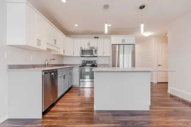 Home for Sale (3 bed, 3 bath) 12-365 dawson Cr. 63362401198211122