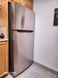 Frigidaire 30po stainless 3 ans $600.00