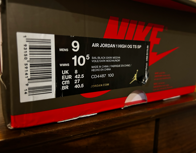 Air Jordan 1 Travis Scott Dark Mocha Reps in Men's Shoes in Oakville / Halton Region - Image 9