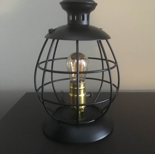 Electric lantern lamp with metal cage in Indoor Lighting & Fans in Winnipeg - Image 3