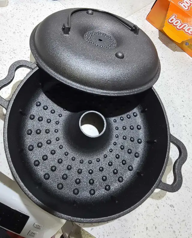 iron pot in Kitchen & Dining Wares in City of Toronto - Image 3