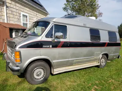 1989 camper three way fridge stove furnace air conditioning toilet awning 318 automatic camper is in...