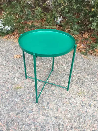 As seen in picture. Located by Dal campus. Height: 53 cm (20 5/8 ") Diameter: 45 cm (17 1/2 ") Max....