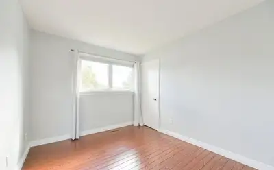 There are clean quiet rooms on 2nd floors for student or worker's rental at Brampton Downtown, good...