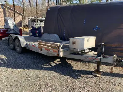 Remorque peut transporter mini pelle mini loader vous pouvez communiquer avec marcel au 450 750 9473