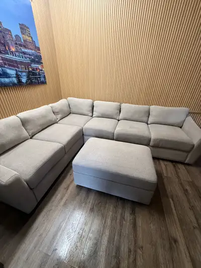 Northridge Anderson Falls fabric sectional sofa with storage ottoman in great condition! No damages....