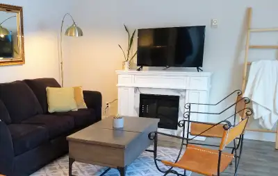Corporate housing for mid-term to long-term stays. Well maintained 1BDR, plus office, half duplex wi...