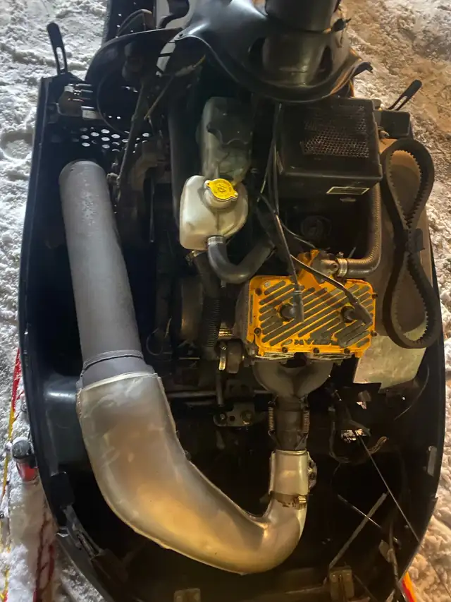Snowmobile in Snowmobiles in Markham / York Region - Image 4