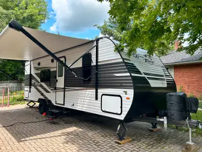 Manufacturer: Highland Ridge RV Model: 26BH Floor Length: 29.60 ft GVWR: 6500 lbs Payload Capacity:...