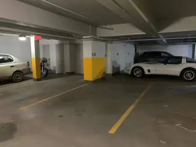 1200 St-Alexandre, Montreal Underground indoor garage, no pillars – very easy to park Secure buildin...