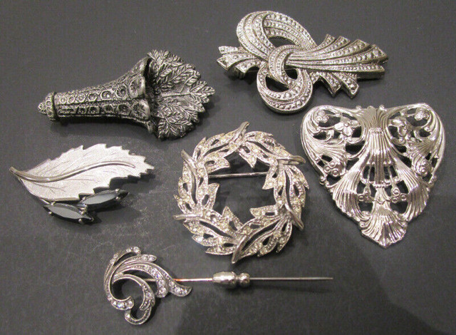 SIX SILVERY TONE VINTAGE BROOCHES in Arts & Collectibles in Hamilton