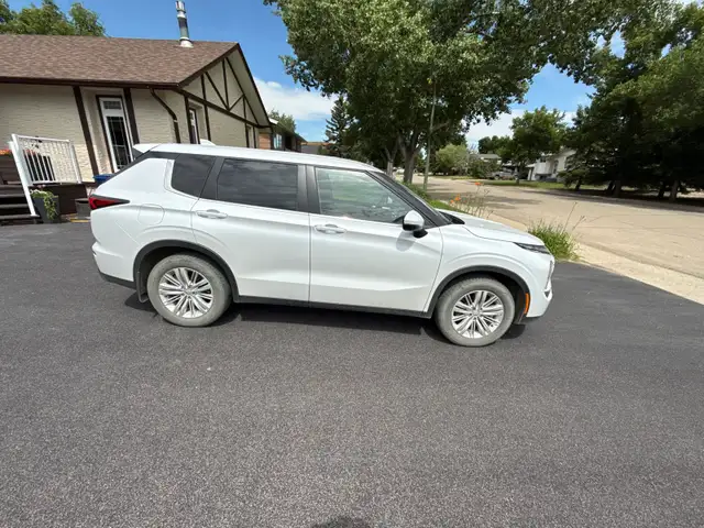 Mitsubishi Outlander593713733074964481