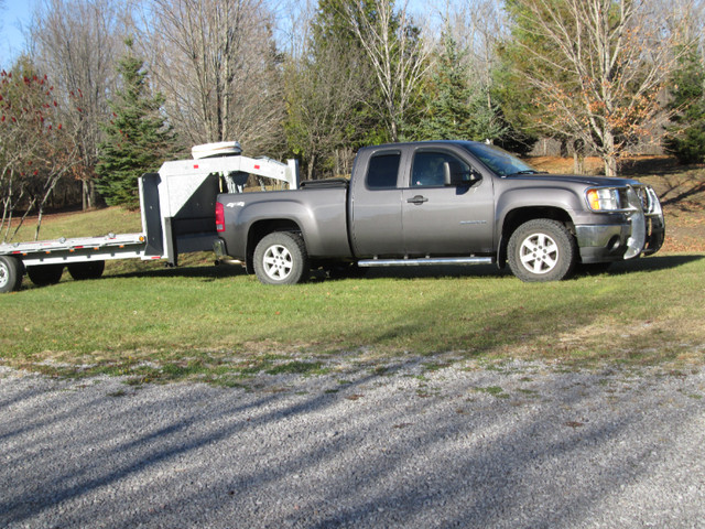 2010 GMC Sierra 4X4 and Custom   Gooseneck Trailer in Cars & Trucks in Peterborough - Image 4