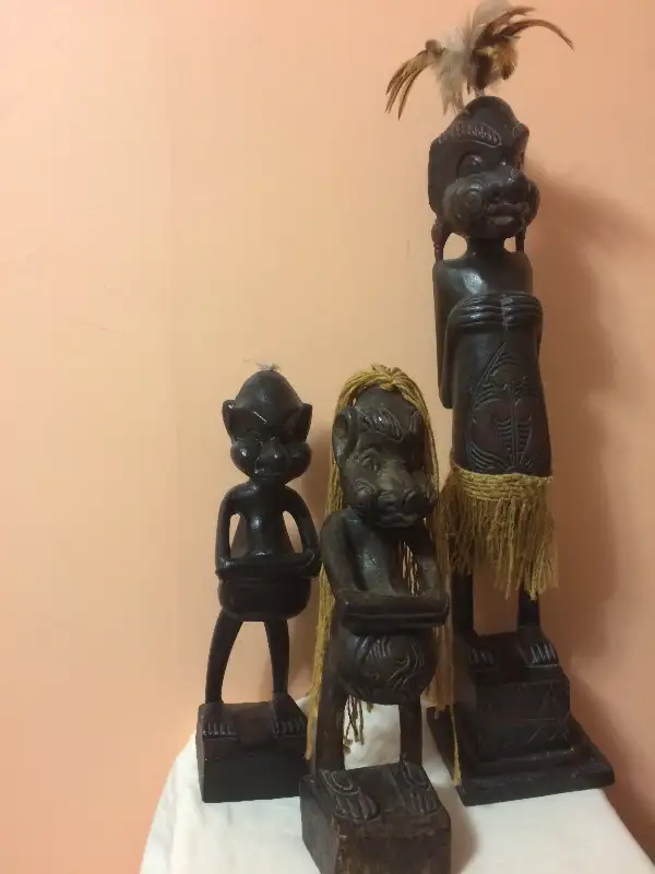 Three Vintage Large African Tribal Hand Carved Wooden Statues in Arts & Collectibles in City of Montréal - Image 3