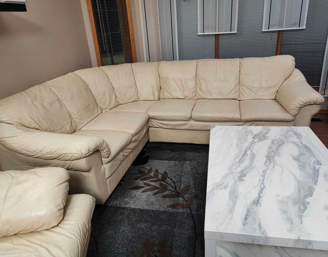 Leather sectional with sleep function  in Couches & Futons in Winnipeg - Image 2