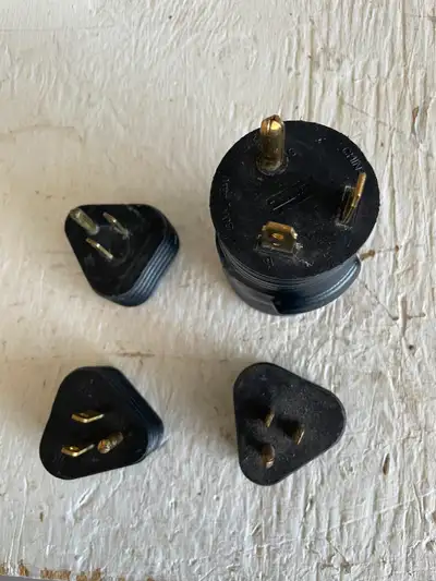 Adapteur de prises électrique 50 à 30 amp et de 30 à 15 amp., View more