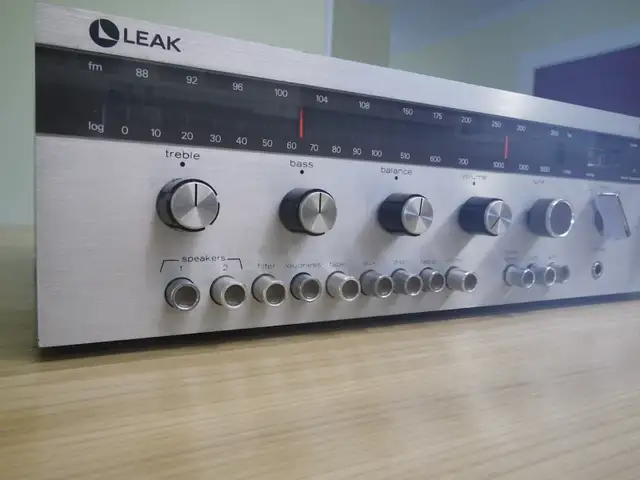 Vintage Leak Delta 75 AM/FM Stereo Receiver (35 WPC) in Stereo Systems & Home Theatre in Ottawa - Image 3