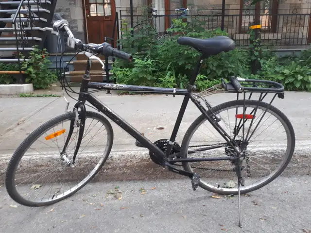 Vélo usagé à Montréal - pas cher, transmission à réparer in Cruiser, Commuter & Hybrid in City of Montréal - Image 2