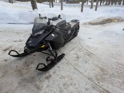 Motoneige parfait état rouleaux changés sur poulie secondaire Démarreur et bendix remplacé
