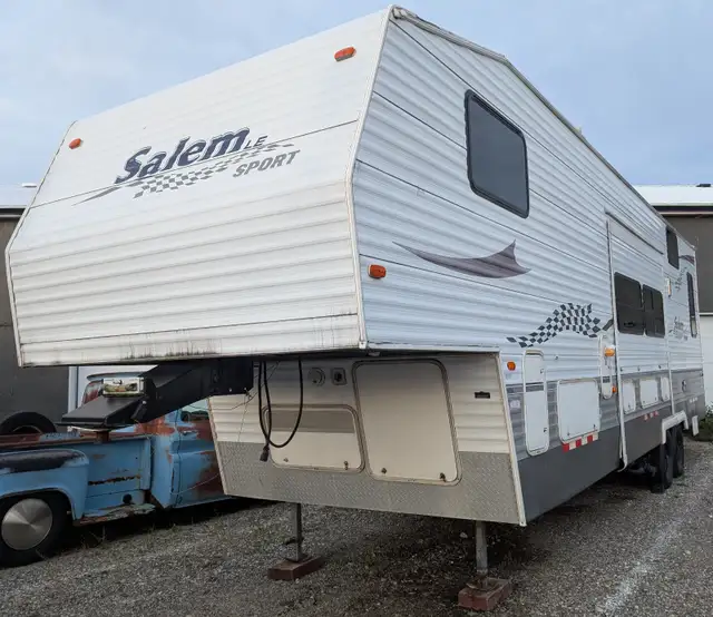 2006 Fifth Wheel Toy Hauler - $10,000 or best offer in Travel Trailers & Campers in London - Image 2