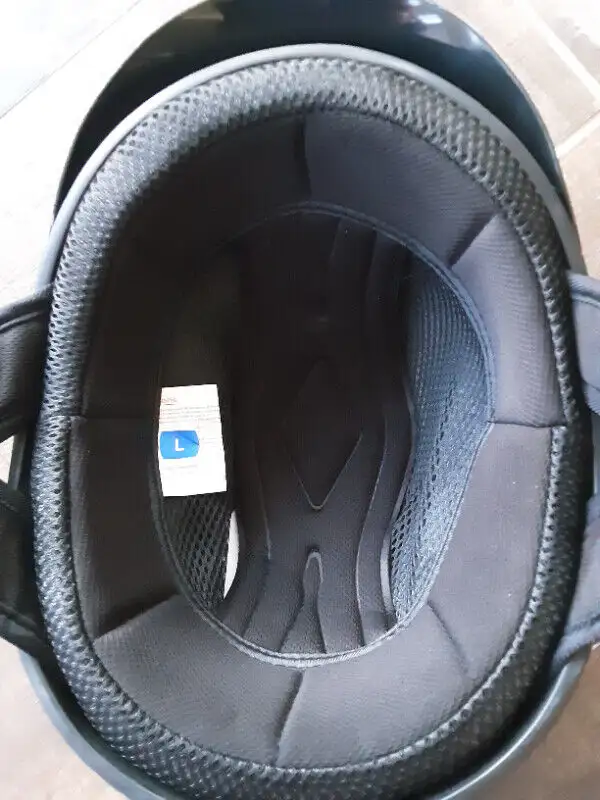 E Bike helmet, in Clothing, Shoes & Accessories in Lethbridge - Image 3