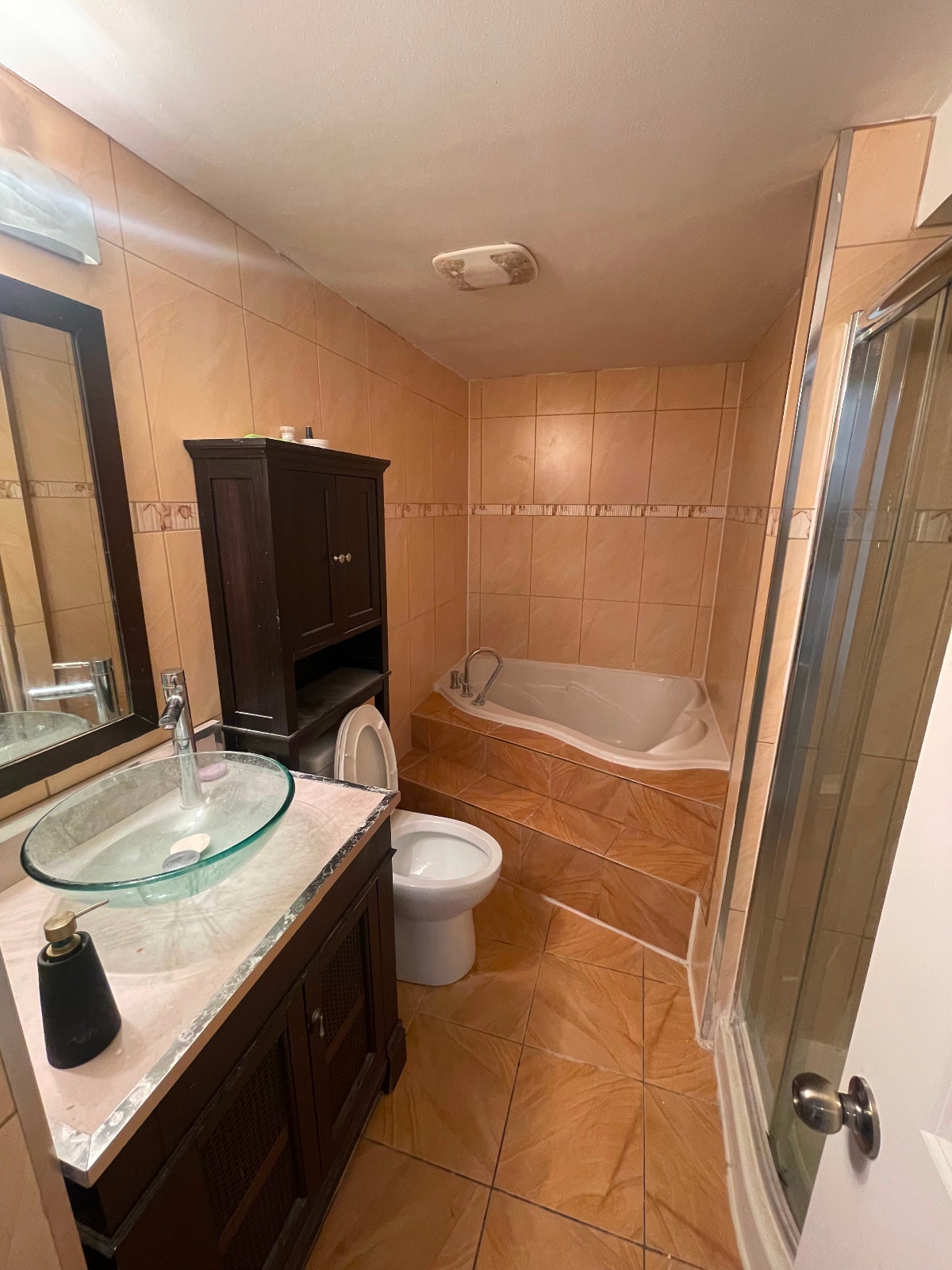 5 1/2 avec sous-sol, 2 toilettes, salle de jeux — photo 3