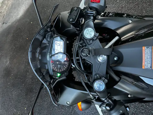 2015 Yamaha YZF-R3 non ABS in Sport Bikes in Oakville / Halton Region - Image 4