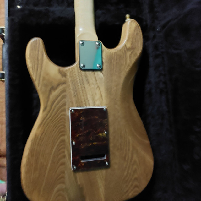 Mills tone electric guitar/ hard case Straticaster in Guitars in Muskoka - Image 4