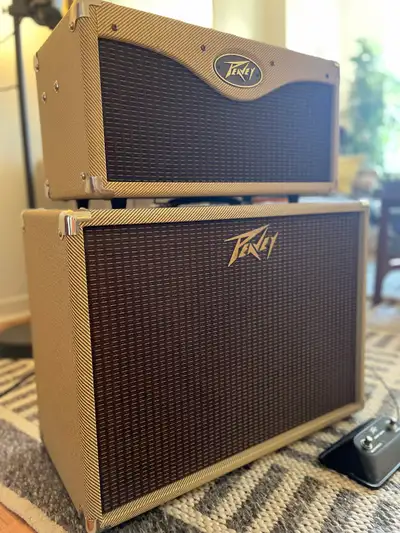 Ampli de guitare Peavey Classic 30 Watts, 16 Ohms, vendu avec un footswitch. Canaux clean et distors...