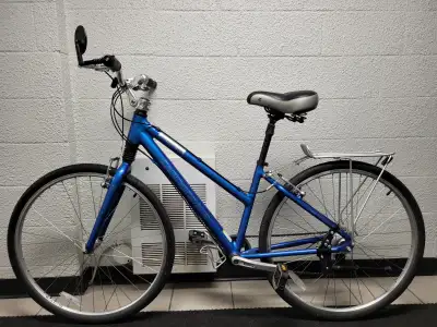 Handmade in USA Cannondale ADVENTURE 800 women aluminum hybrid. Excellent condition, runs smooth, re...