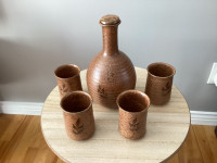 Ensemble verres et carafe 1 litre en poterie ,5 pièces