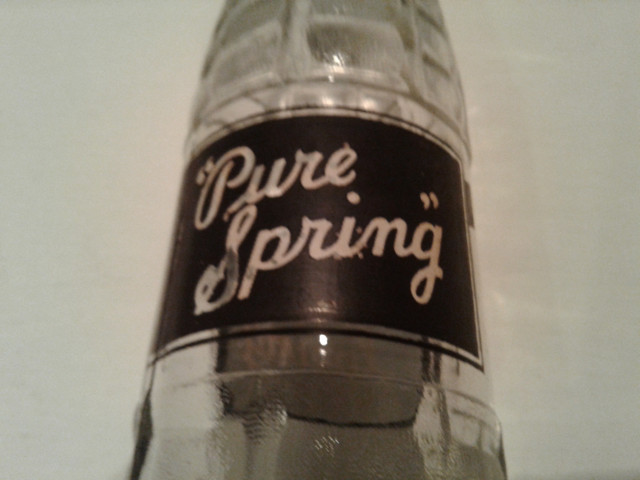 VINTAGE 1953 PURE SPRING 10 OUNCE POP BOTTLE in Arts & Collectibles in Kawartha Lakes - Image 2