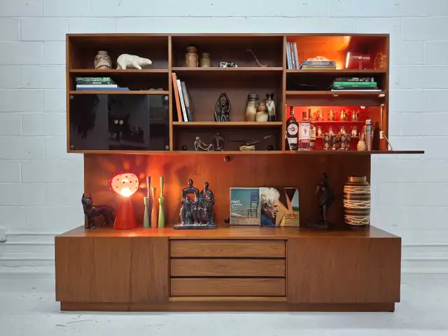 Mid-century scandinavian teak wall unit (entertainment unit) in Bookcases & Shelving Units in Ottawa - Image 8