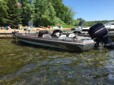 selling a 1984 Ranger bass boat 375v. It has a 150 black max Merc on the back. This is a functioning...