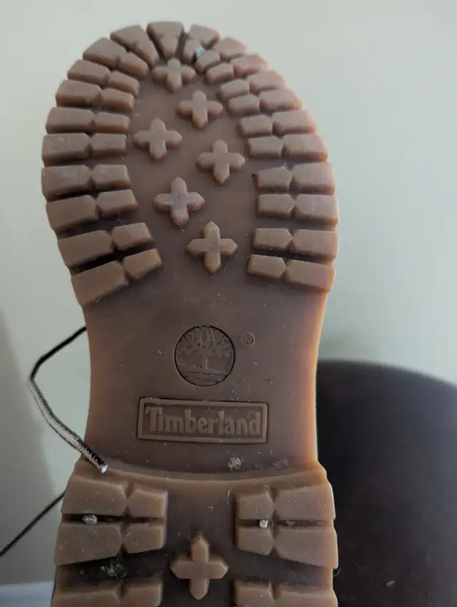 Dark Brown Timberland Boots in Women's - Shoes in Mississauga / Peel Region - Image 5