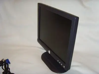 Accessoire d'informatique/ Moniteur DELL 15"Flat Panel Color LCD, View more