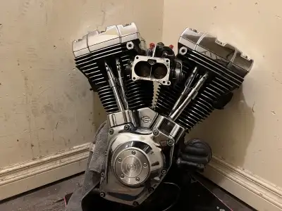 40,000 KM on this Twin Cam 2001 88 Cubic Inch Engine A motor fits in Dyna and Touring models also FX...