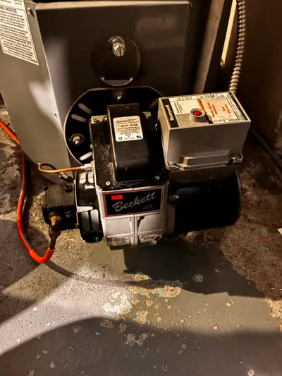 Used BECKETT oil burner for hot water heater or furnace, BFPH Code No. 071N1161. In excellent condit...