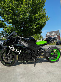 2009 Kawasaki ZX6R monster edition.  Only 14.000 km