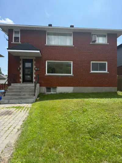 Available Bank/Heron close to Carlton U