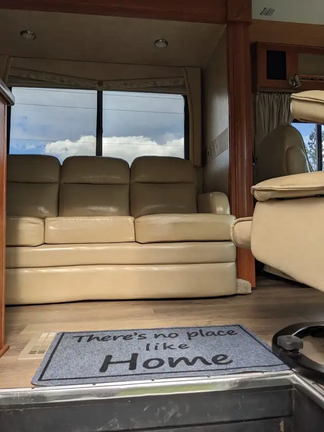 2010 Forest River RV GeorgeTown 350TS class A Motorhome & Bunks in Other in Calgary - Image 4
