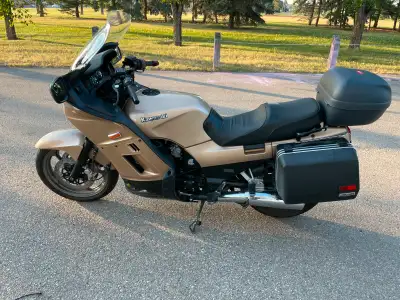 selling my super clean 2005 zg1000 concours ,side bags and rear trunk ,front forks just rebuilt,new...