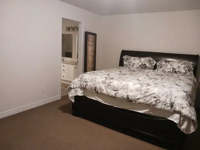 large master bedroom  in Long Term Rentals in Peterborough - Image 3