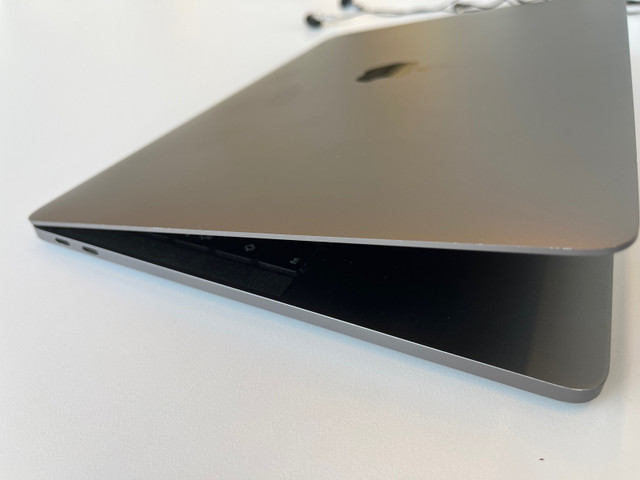 Apple MacBook Pro 2020 dans Portables  à Drummondville - Image 3