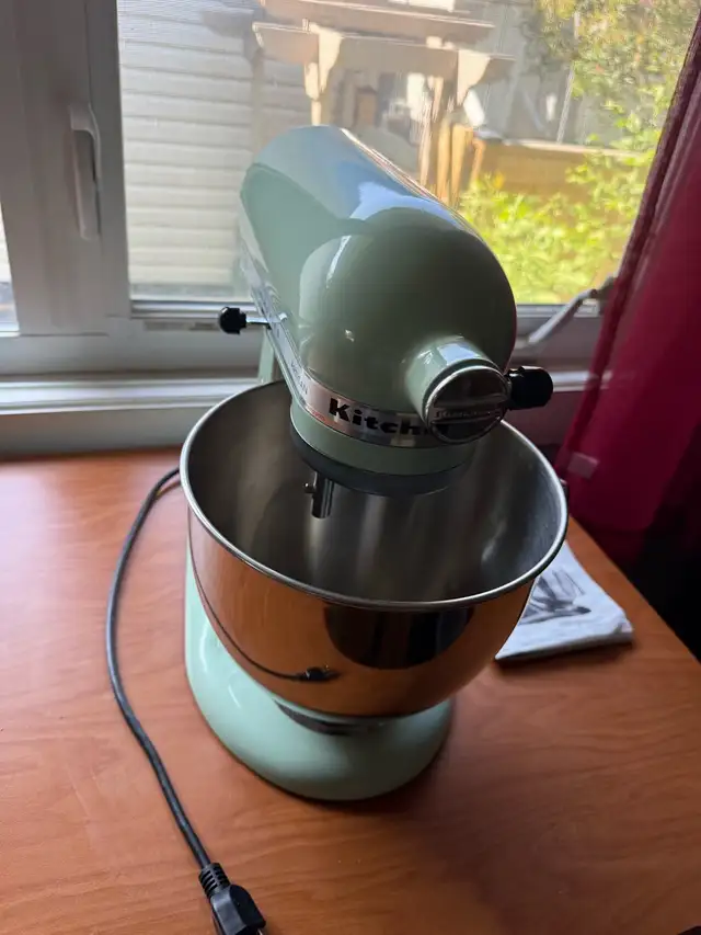 KitchenAid Artisan Mixer - Juicer & Grinder attachments!628643643448331216