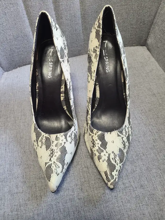 Womens size 7 shoes in Women's - Shoes in Ottawa - Image 2