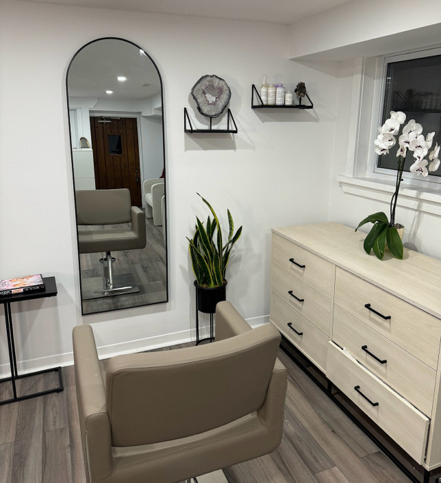 Hair Salon Chair Rental in Room Rentals & Roommates in City of Toronto