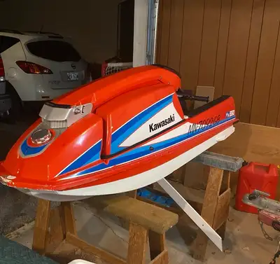 1989 Kawasaki 550 Jet Ski all Original in great running condition! If your looking for a challenge f...