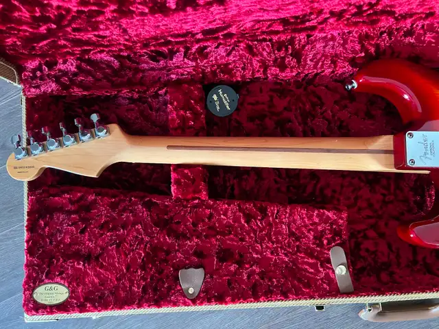 Fender Stratocaster Deluxe - January 2002 - Aged Cherry Burst in Guitars in Ottawa - Image 11