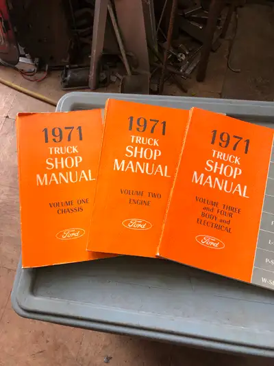 COMPLETE SET OF 1971 FORD PICK UP AND TRUCK MANUALS , EXCELLENT CONDITION, STILL IN DELIVERY BOX. $1...